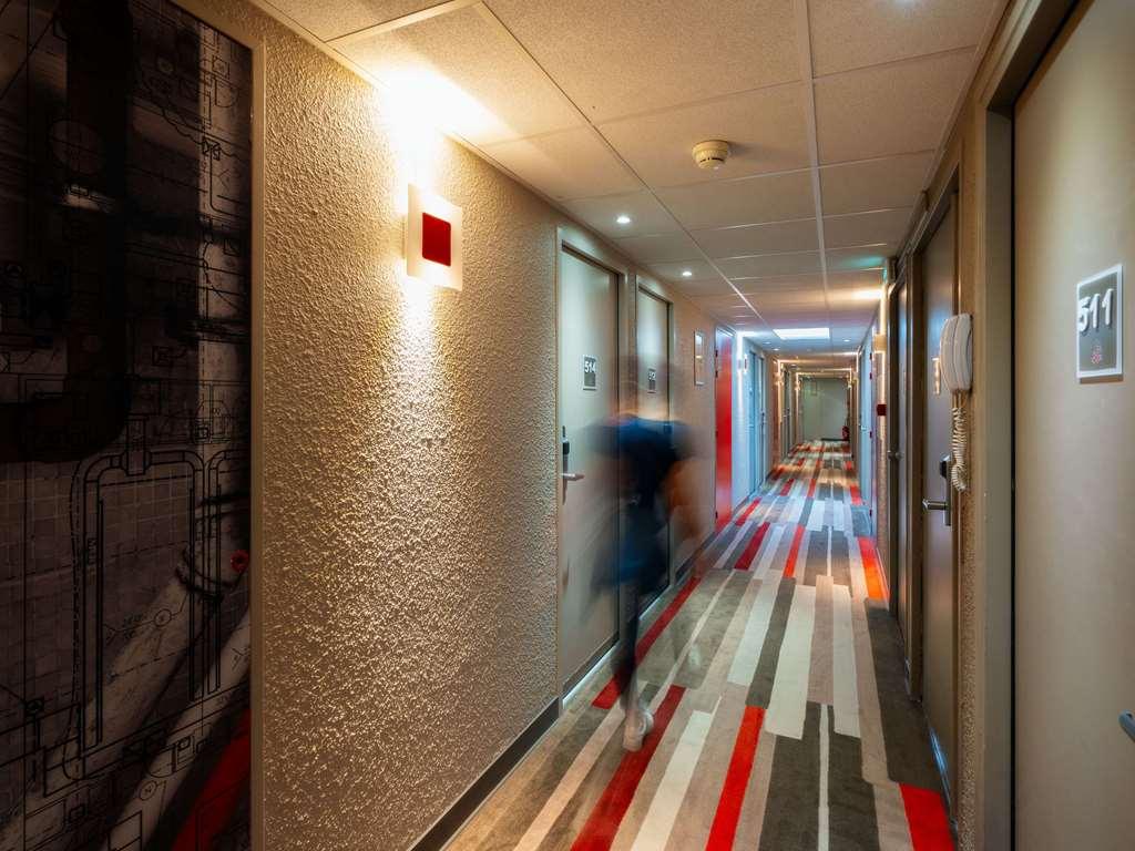 ホテル イビス エペルネー サントル ヴィル エクステリア 写真